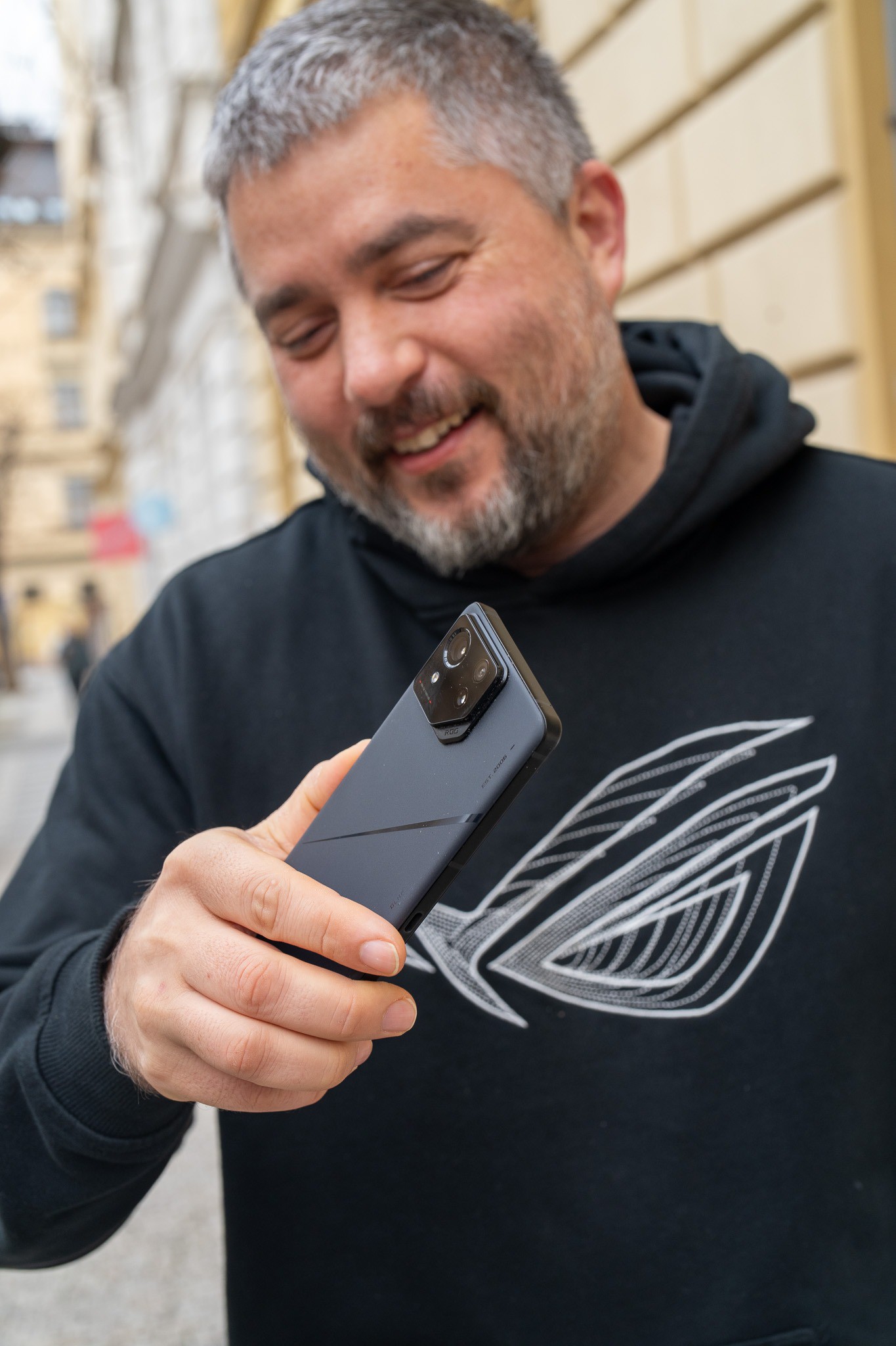 ASUS ROG Phone 8 Pro