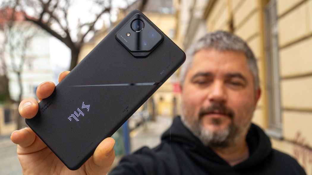 https://www.huramobil.cz/BLOGS/blog-1411/asus-rog-phone-8-pro-recenze-vice-zenfone-mene-rog-title.jpg