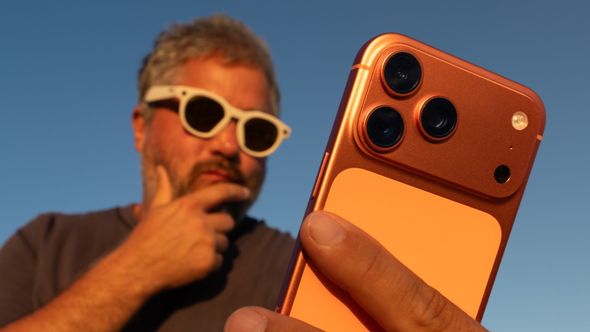 Apple iPhone 17 Pro Max Recenze: Největší změna od iPhone X!