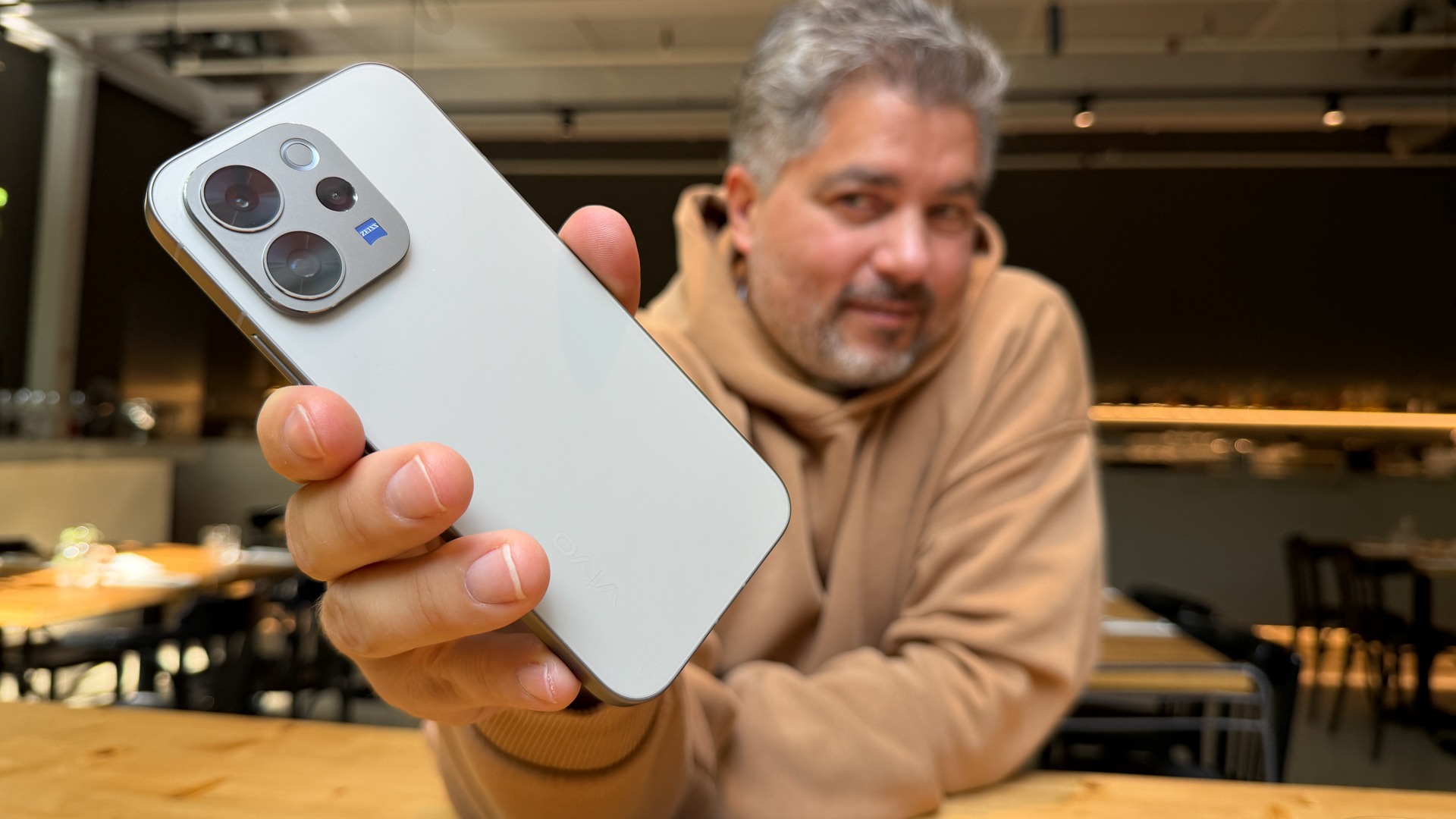 vivo V70 Recenze: Galaxy A57 si namaže na chleba!