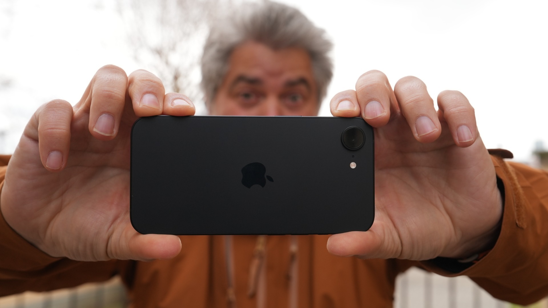 Apple iPhone 17e Recenze: Tohle v roce 2026? To jako vážně?