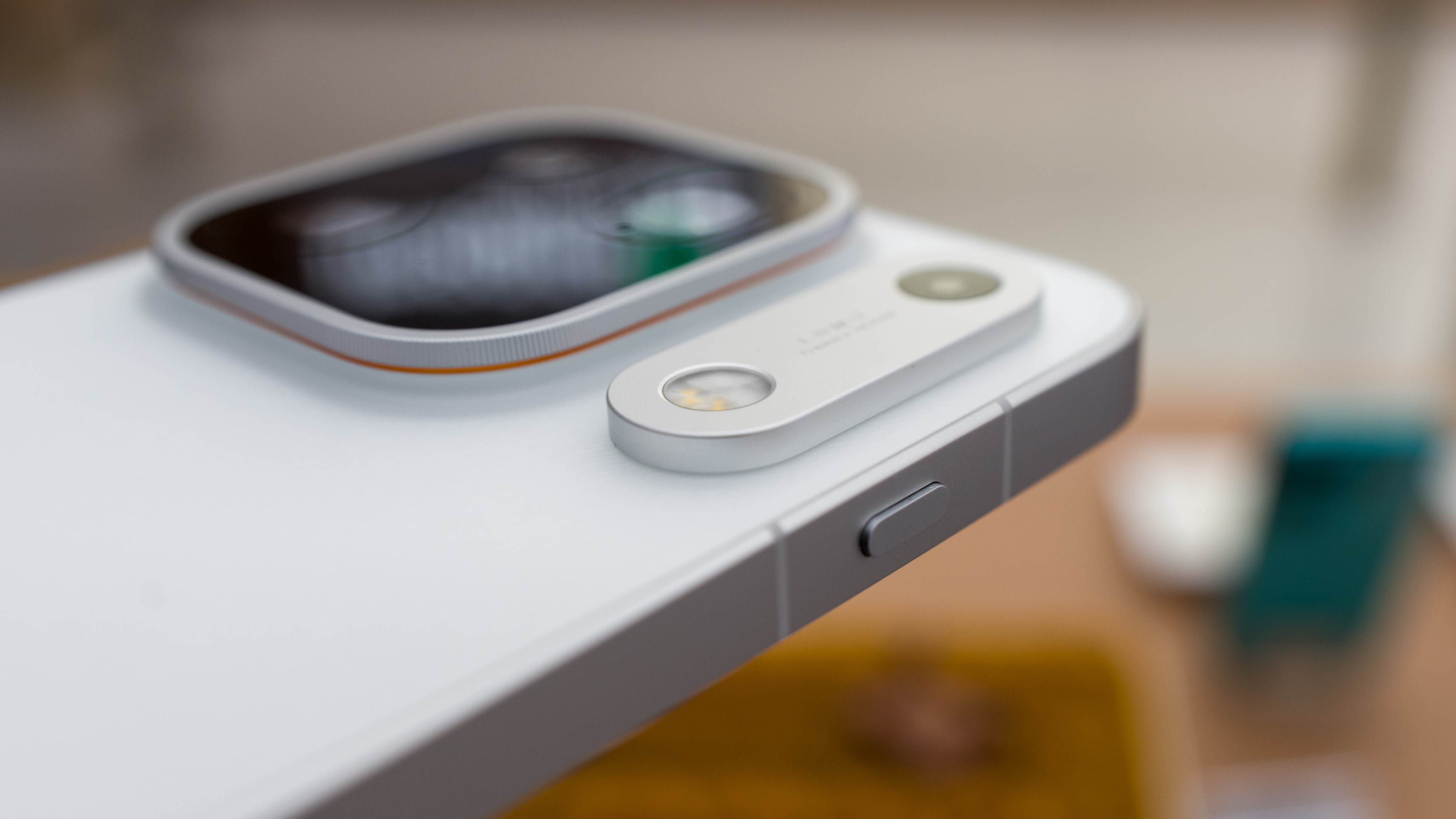 Detail fotoaparátu OPPO Find X10 Pro Max v bílé barvě