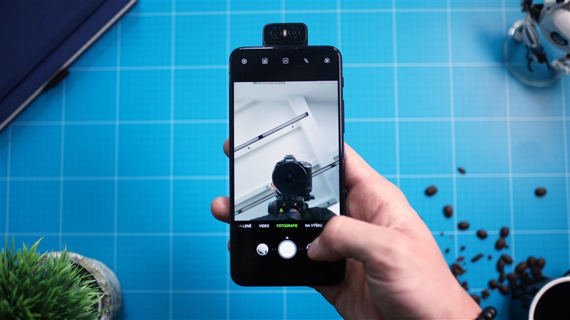 Asus ZenFone 6: Revoluční výklopná kamera [První pohled]