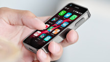 Mint: Nejmenší chytrý telefon na světě pořídíte kolem dvou tisíc