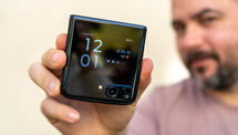Recenze Motorola Razr 2022: Porazí konkurenta Galaxy Z Flip? 