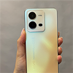 Máme první fotky stylovky vivo X80 Lite, která mění barvu jako chameleon!