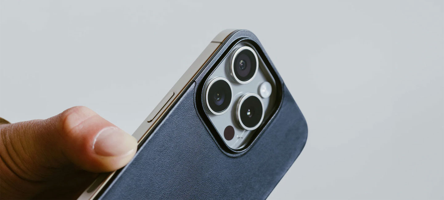 Nomad Magnetic Horween koený zadní kryt pro Apple iPhone 15 Pro Max erný