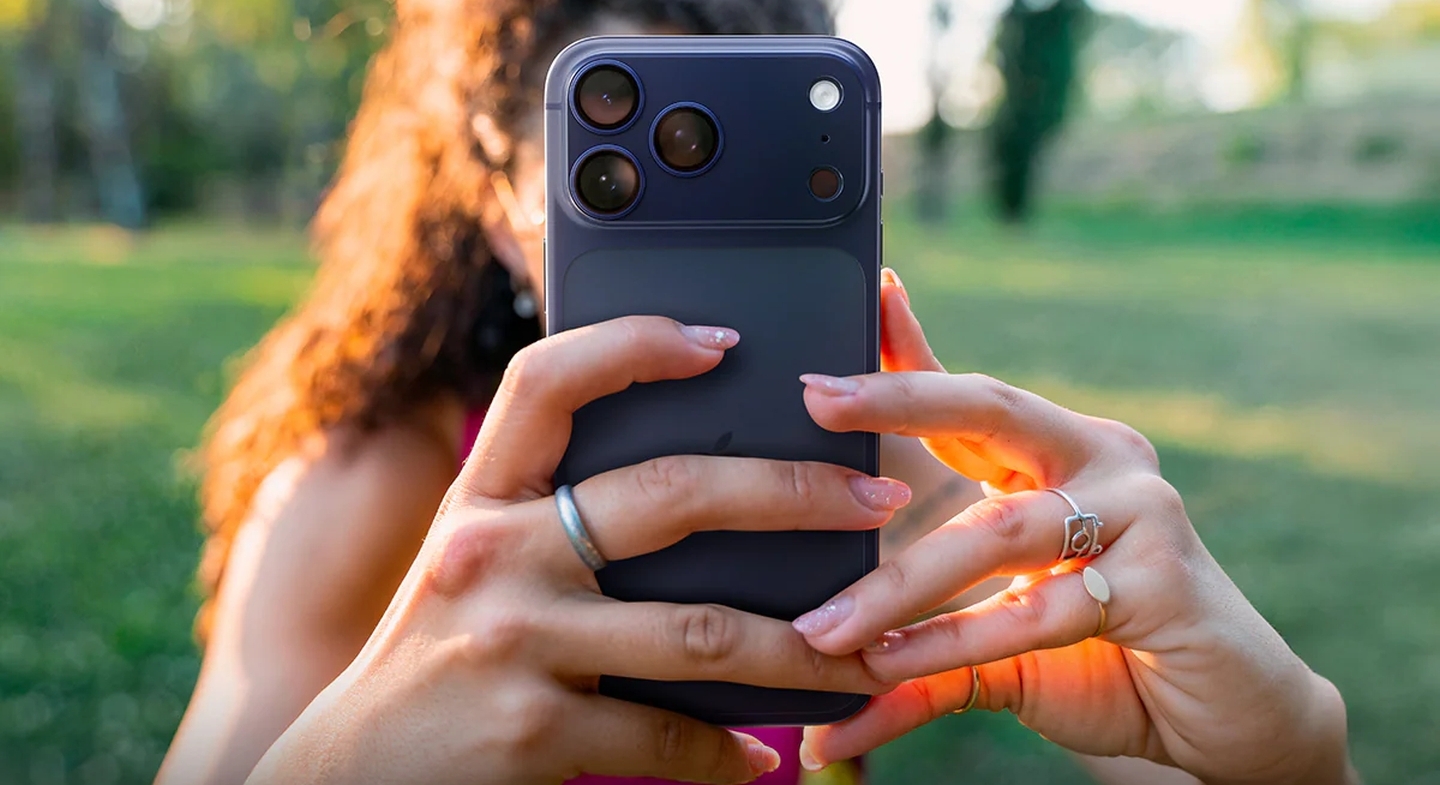 Spigen Optik Pro XL EZ Fit iPhone 17 Pro series