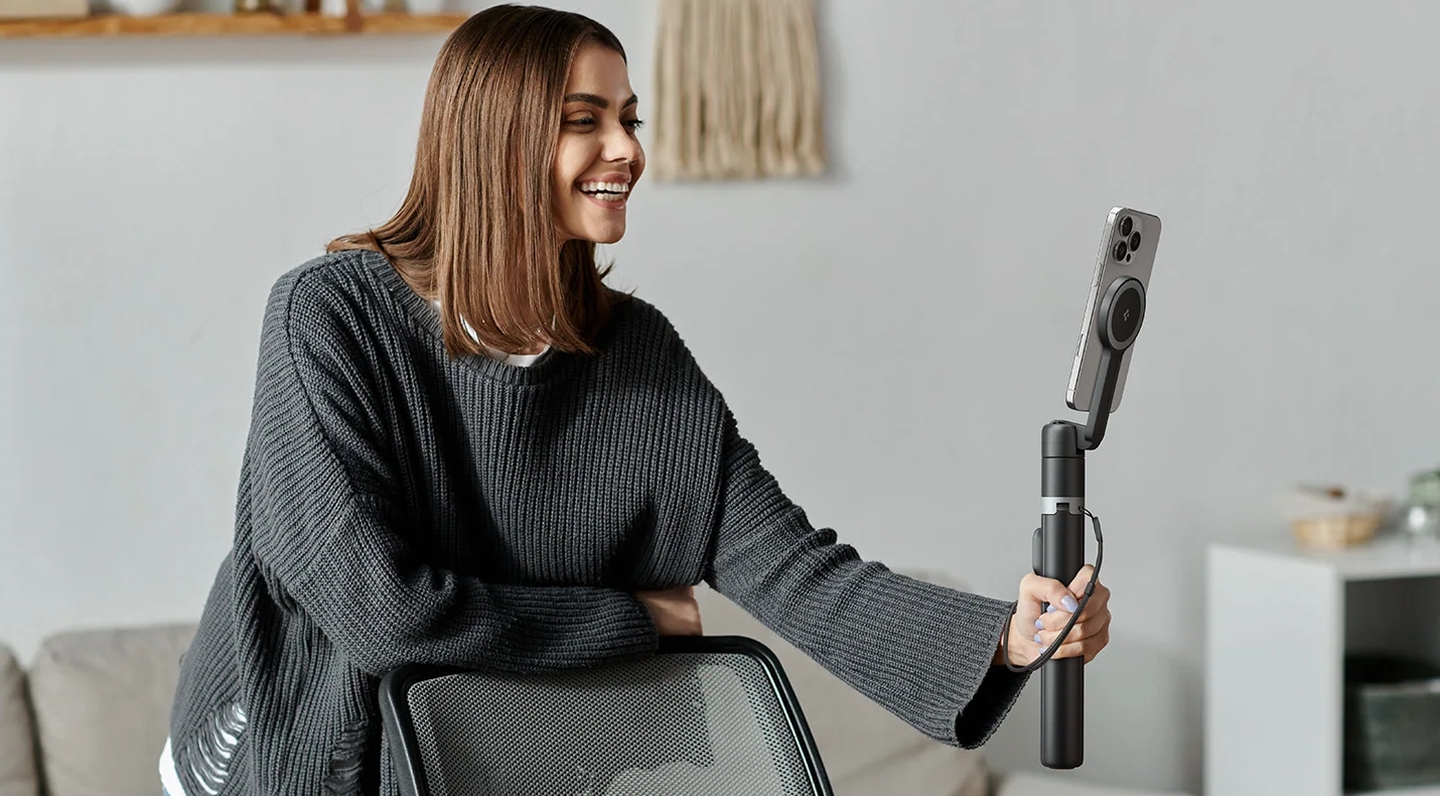 Spigen Tripod Selfie Stick S581W