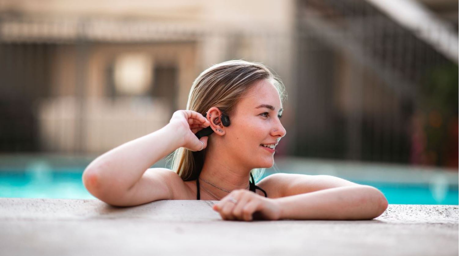 Shokz OpenSwim MP3 sluchátka před uši